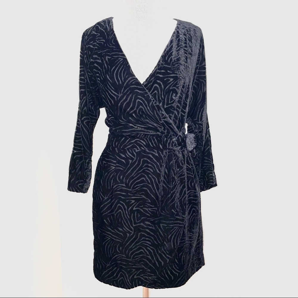 & OTHER STORIES Black Zebra Print Velvet Wrap Dress size small 6 Dark Romantic
